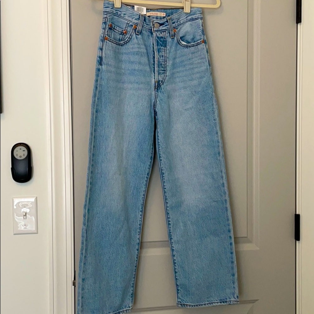 Levis’s Size 25 Ribcage Straight Ankle NWT